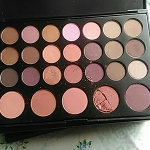 Coastal Scents 26 eyeshadow & blush palette